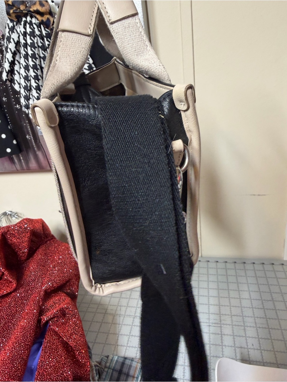 Wrangler Black and Cream Crossbody Tote - Picture 13 of 16